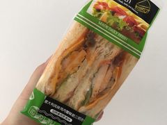 意大利风味鸡肉蟹味菇三明治-中粮丰通（北京)食品有限公司