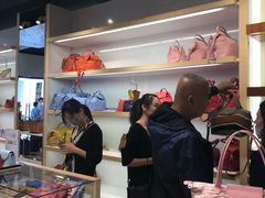 -Longchamp(佛罗伦萨小镇奥特莱斯店)