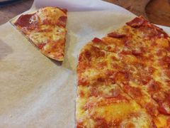 试了几款Pizza,&nbsp;好味道，所有款都是薄Pizza，老板是加拿大殖，好像是意大利血统！！！-Pisa Pizza 手工窑烤披萨(健行店)