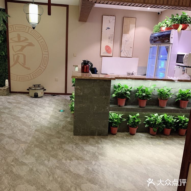 测了体温和登记就来到二楼。然后会有小姐姐热情招待你