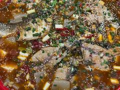 麻辣土鲫鱼-江湖黑大兔(杨家坪店)