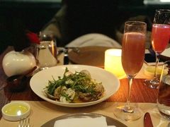 温热海鲜沙拉配牛油果-Mercato莫卡多露台餐厅与酒吧(K11店)