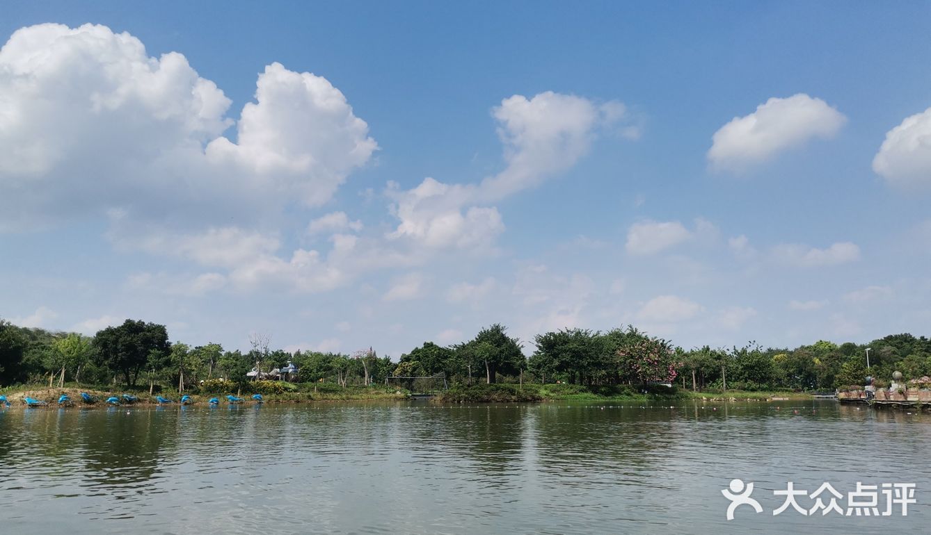 温泉项目：老少皆宜，露天温泉，有红酒浴