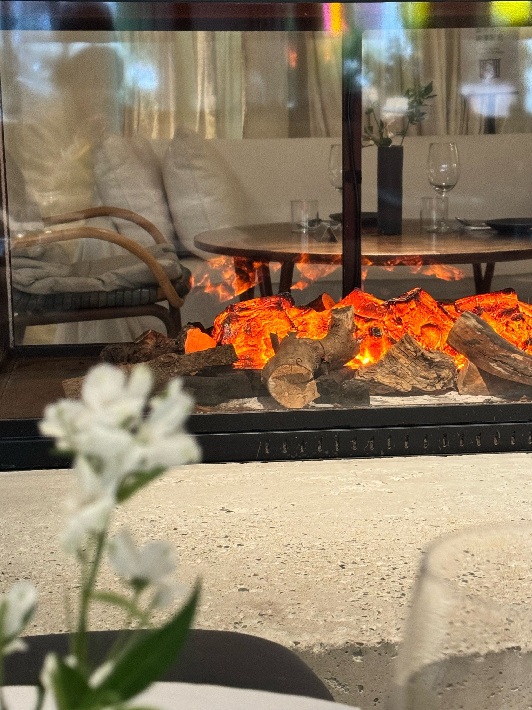 天天领红包壁炉非常好看,很开心预定到了这个位置,周日晚上人不是