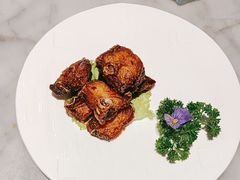 本帮熏鱼-蝶园·装修中(BFC外滩金融中心店)
