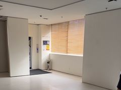 -卡罗酒店(东门晒布地铁站店)