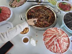 -茅草房·河畔园林火锅