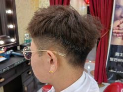 -东方先生国潮男士理发馆