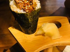 手握鹅肝寿司-山葵家·创意料理(EFC欧美广场店)