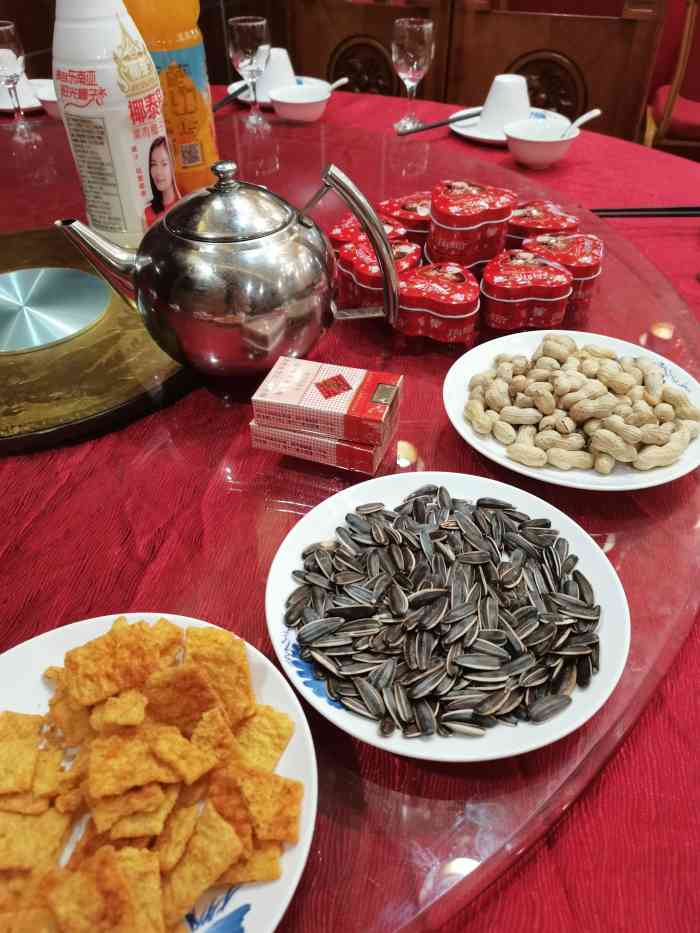 巴国人家-"这个饭店是个大众消费的场所,尤其是大厅经.