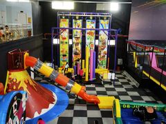 -嘿哟动霸CHUA·新潮玩运动娱乐中心·蹦床滑冰团建乐园