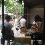 客人中老外不少，这样更体现出他们忙而不乱