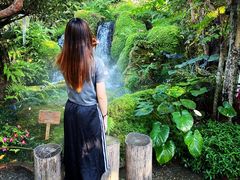 -Chom Cafe and Restaurant