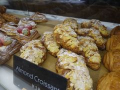 杏仁羊角-WHEAT&BAKER-麥(凯德来福士店)