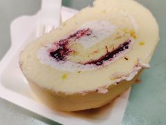 草莓乳酪卷-SKROLL卡特司库·蛋糕定制·生吐司·司康(古北程家桥店)