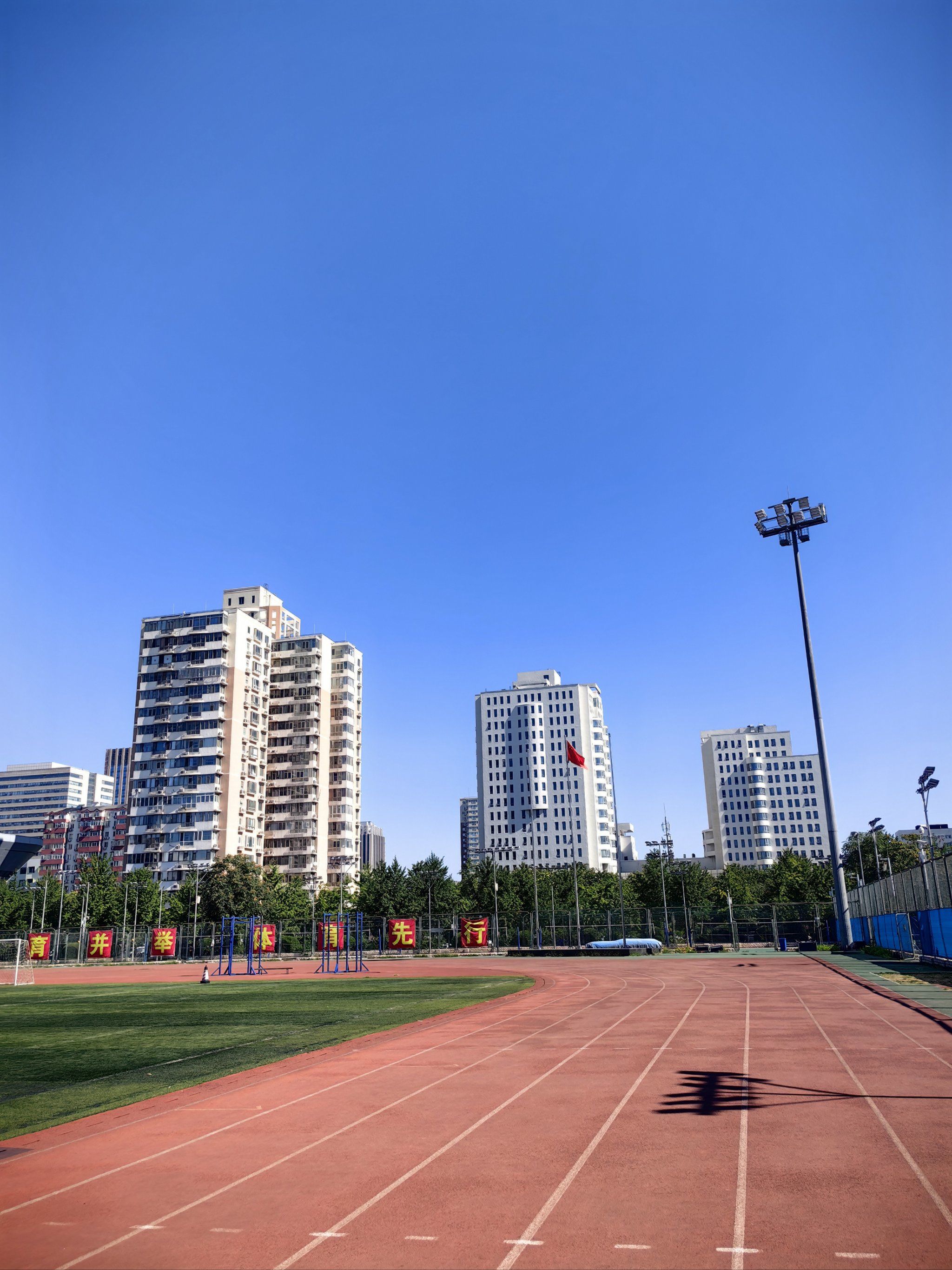 篮球场依旧空无一人,50球投中耗时18分钟,确实慢了点,但心率到达120