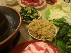 -洞庭洲·防空洞火锅·烧烤·铜锅涮肉(新百广场店)