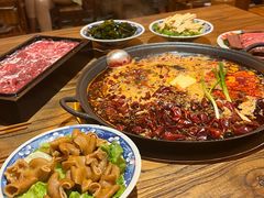 -旧街市鲜货老火锅(大光路店)