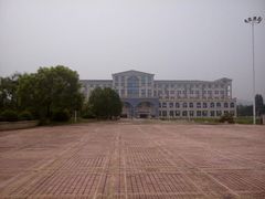 宏伟的水利机械楼-广东水利电力职业技术学院(天河校区)