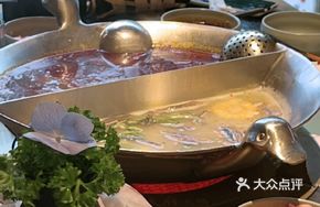 Spicy Red Soup with Fresh Three-Flavor Bone Broth