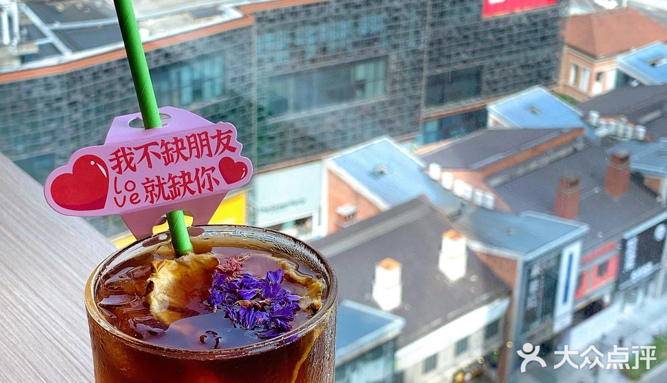 汉街临🈳咖啡馆里装满了“神奇宝贝”