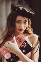 俏皮可爱-巴黎婚纱摄影工作室