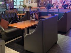 -豪客嘉族·麦尼顿西餐厅(乐福天下店)