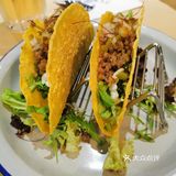 店面不大，也就摆了六七张双人位（可拼桌）