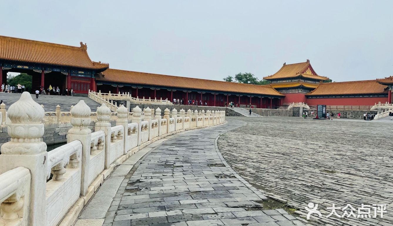 拍出人少的故宫照片