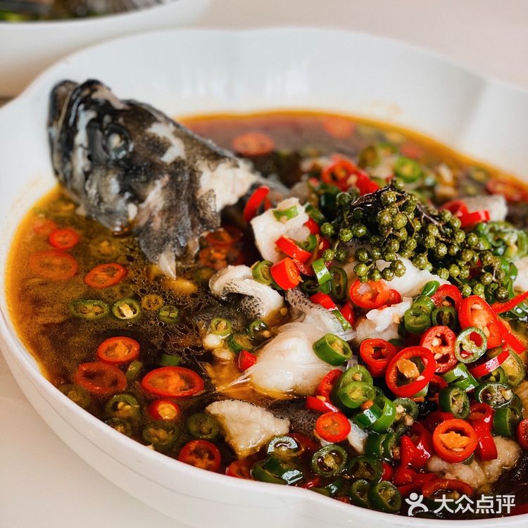 奔驰车主吃饭能打折！在奔驰主题餐厅吃川菜是什么样的体验