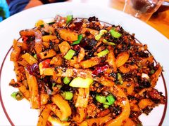 -苗阿哥酸汤牛肉火锅(体育场店)