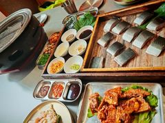 -围炉肉舍•炭烤活鳗•丹东海鲜烤肉(步行街店)