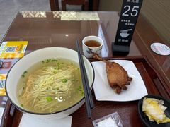 -百年老字号·观振兴蟹黄面·三虾面·苏式面(观前街富仁坊巷店)