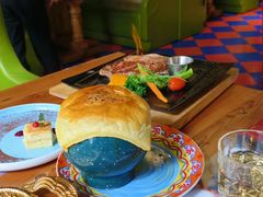 -米德维奇俄式西餐厅(西六道街店)