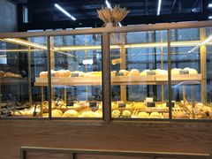 面包甜点陈列柜-啊噗吐呦现场烘焙(麦凯乐店)