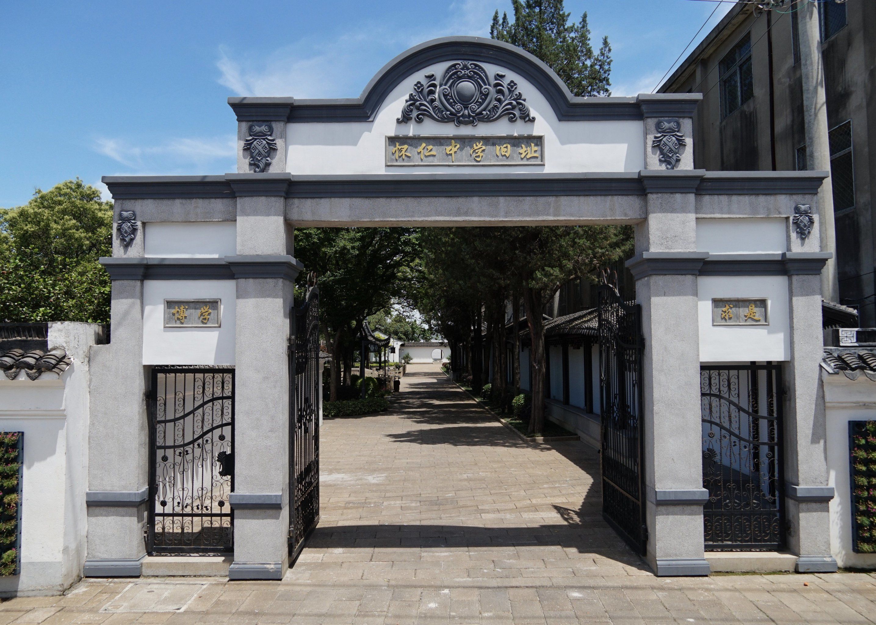 历经八十多年,怀仁中学旧址依然像一座园林98