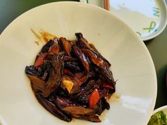 牛肝菌黑蒜烧茄子-一坐一忘云南菜(嘉里中心店)