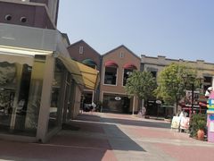 -王府井奥莱临潼小镇(临潼店)