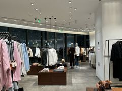 -URBAN REVIVO(上海中庚漫游城店)