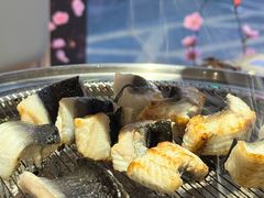 -围炉肉舍•炭烤活鳗•丹东海鲜烤肉(步行街店)