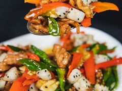 月亮眼火龙果小炒肉-月亮眼花园餐厅书吧酒吧