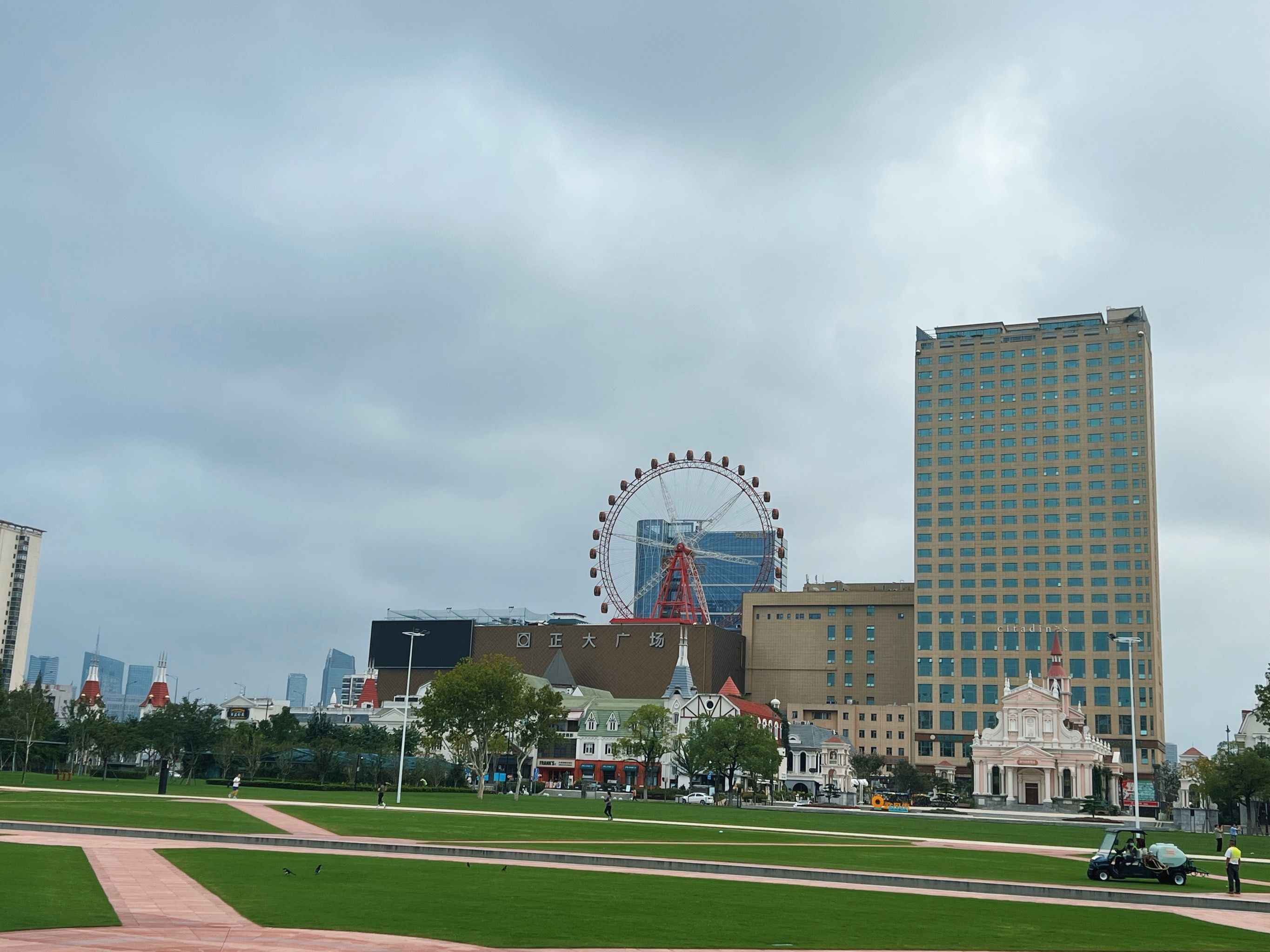 明珠广场现在可真漂亮啊