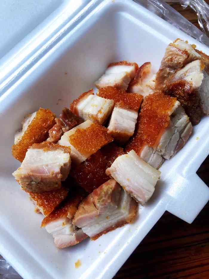 惠食家天天手撕猪手(西华店)-"正值清明时节,很多街坊来买烧猪99呢!