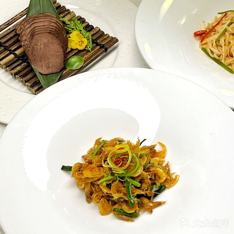 黑牛先生家的黑毛和牛都是自有牧场，中国人自有的黑毛和牛