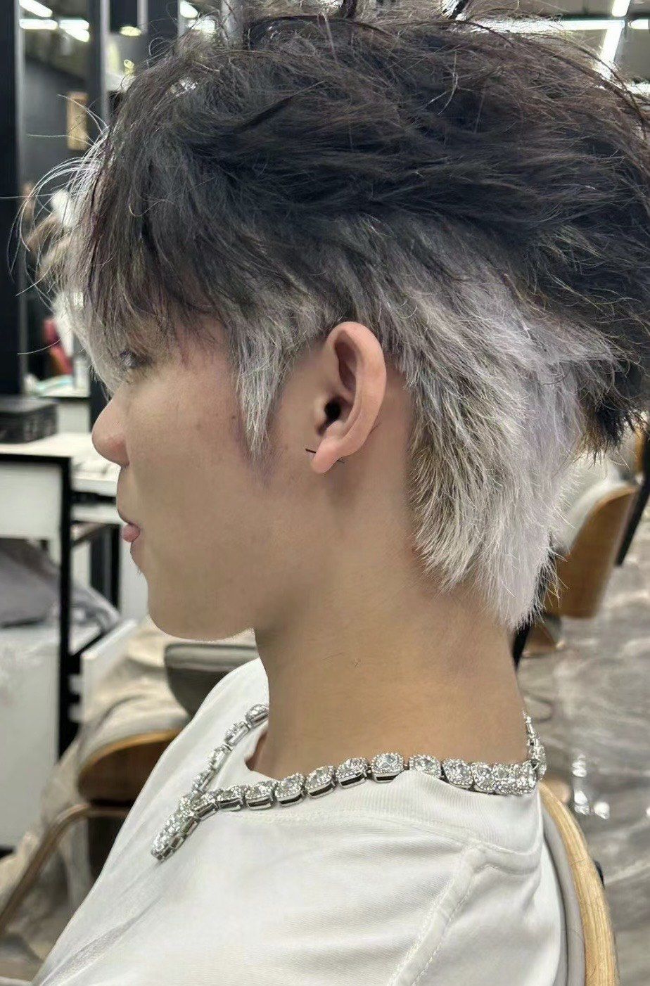 黑白混染
男士挂耳直接帅炸不用担心全