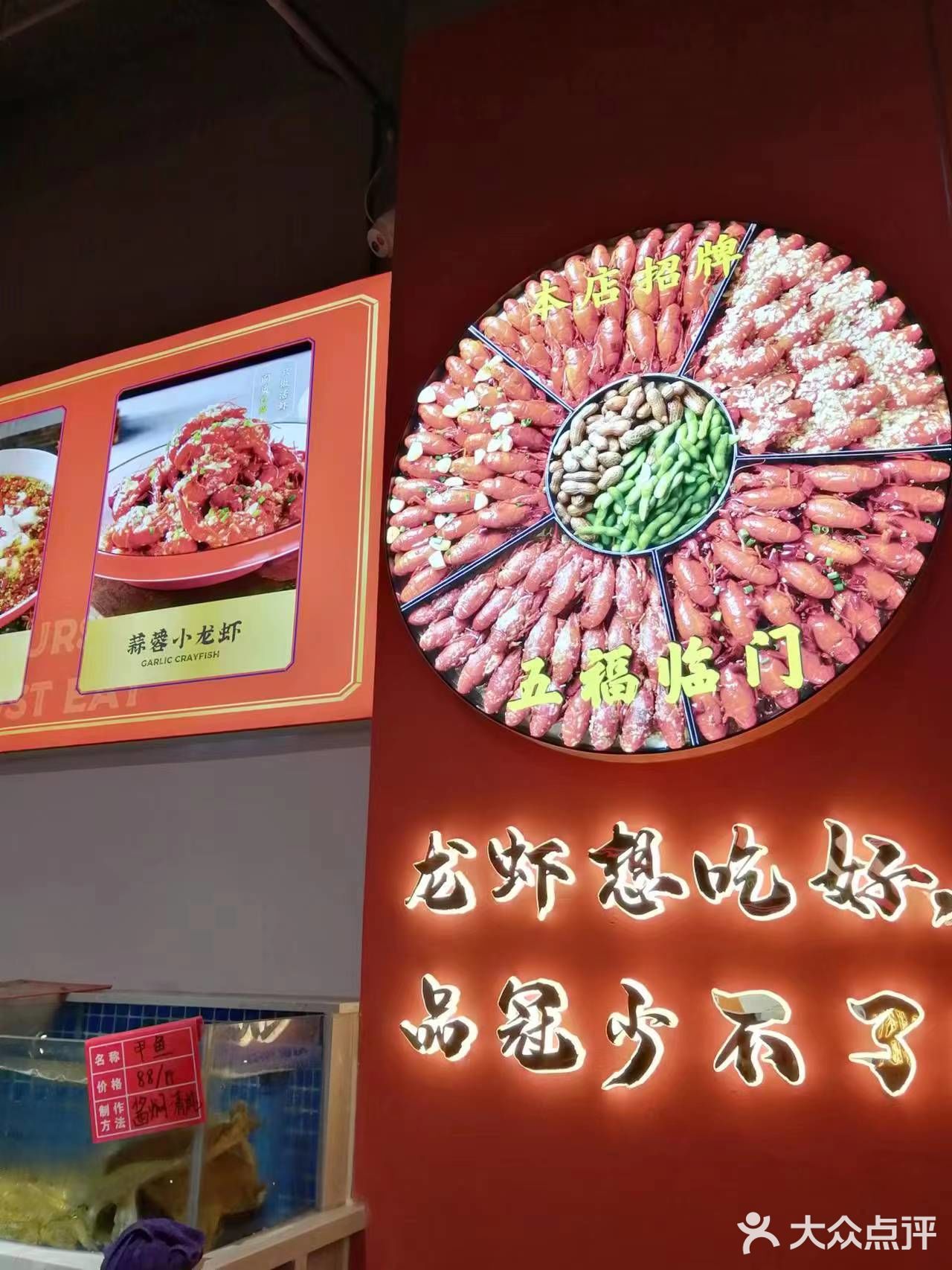 以为人不多了，没想到他家爆满。这家店有两层