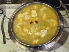 -东口码头·烧鸽子·鱼头泡饼·地方菜(金鹰悦城店)
