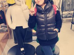 -LINE FRIENDS Garosu-gil Flagship Store