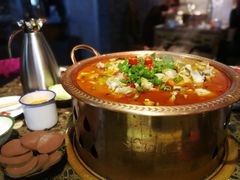 -沪小二炭火蛙锅(淮海中路美食不夜城店)