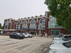 -房地产交易中心-停车场